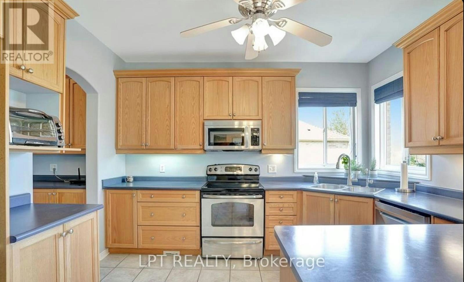 32 Apple Ridge Drive W, Kitchener, ON, N2P 2S2 - 8