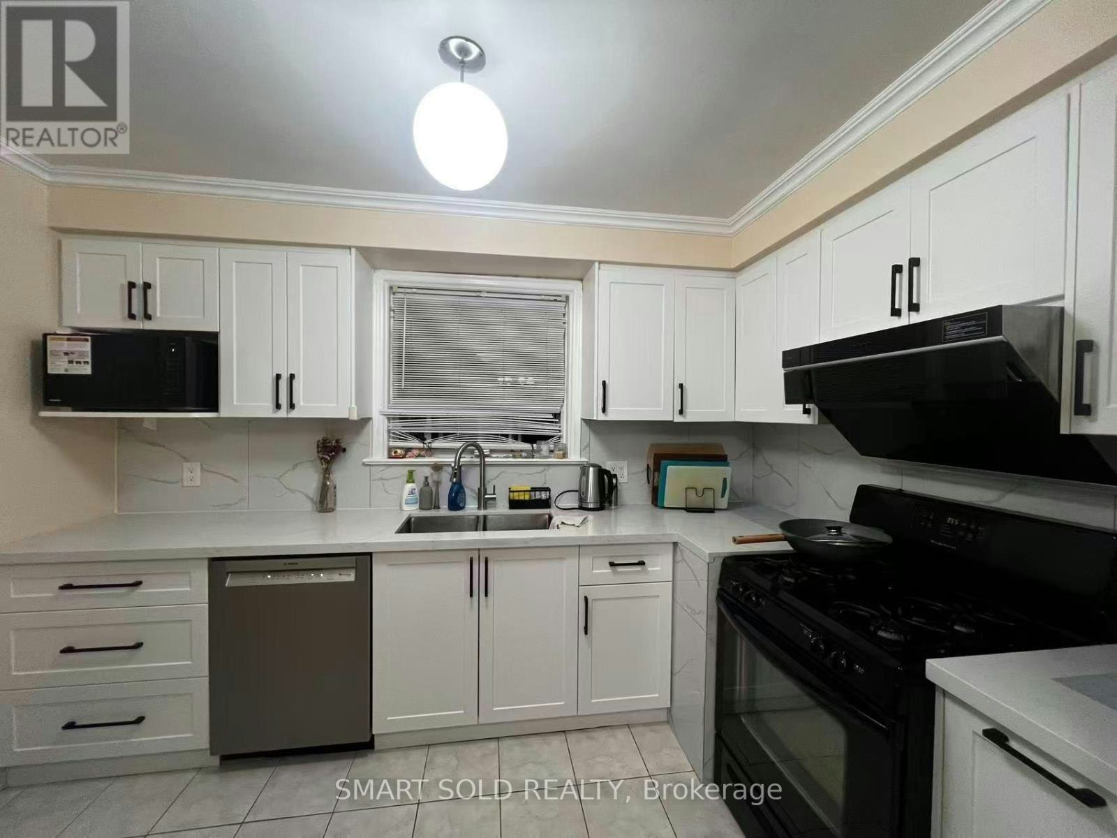 24 Ivanhoe Court, Toronto, ON, M1R 3G9 - 6