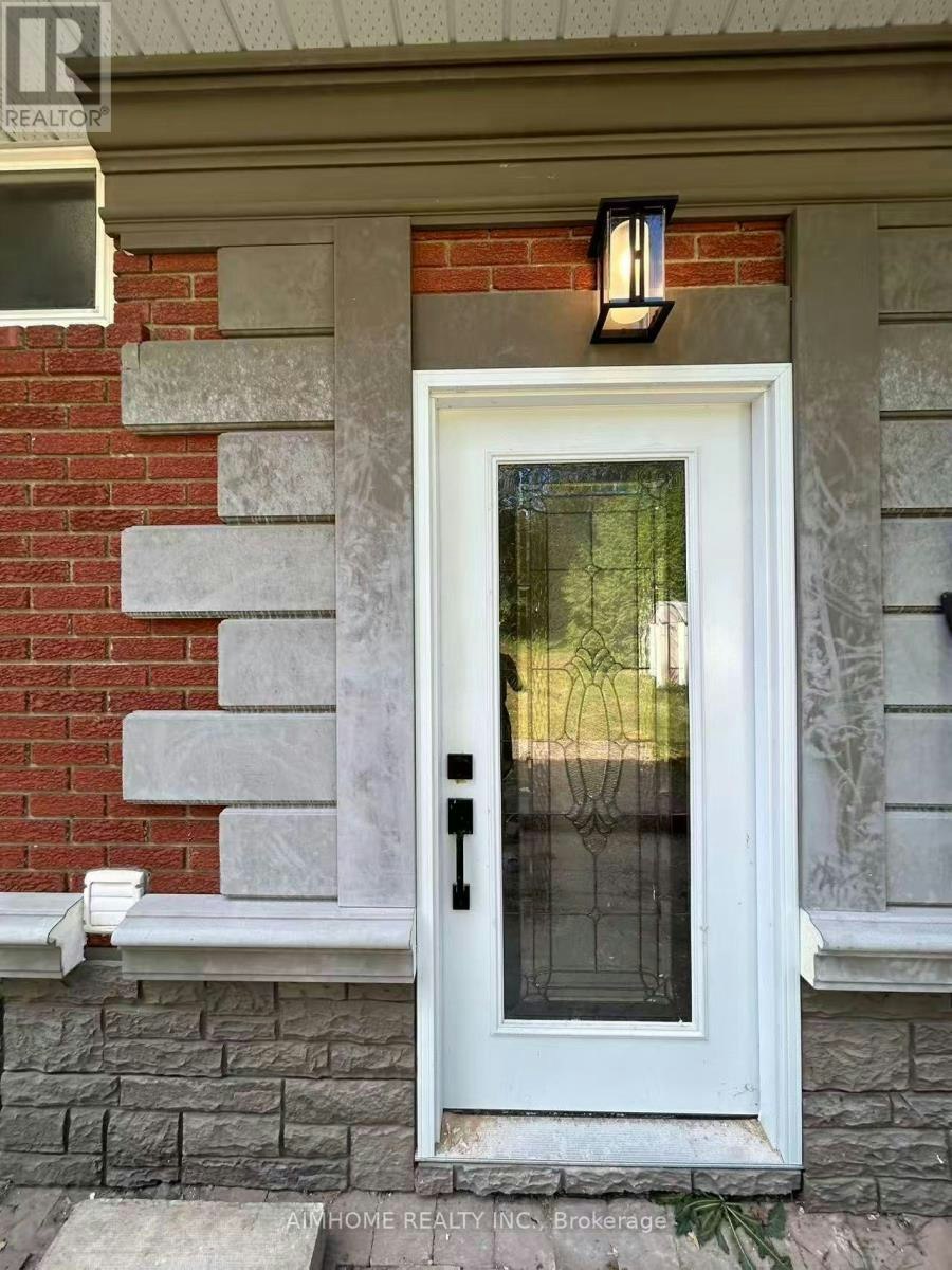 47 Belfry Drive, Newmarket, ON, L3Y 3E9 - 2