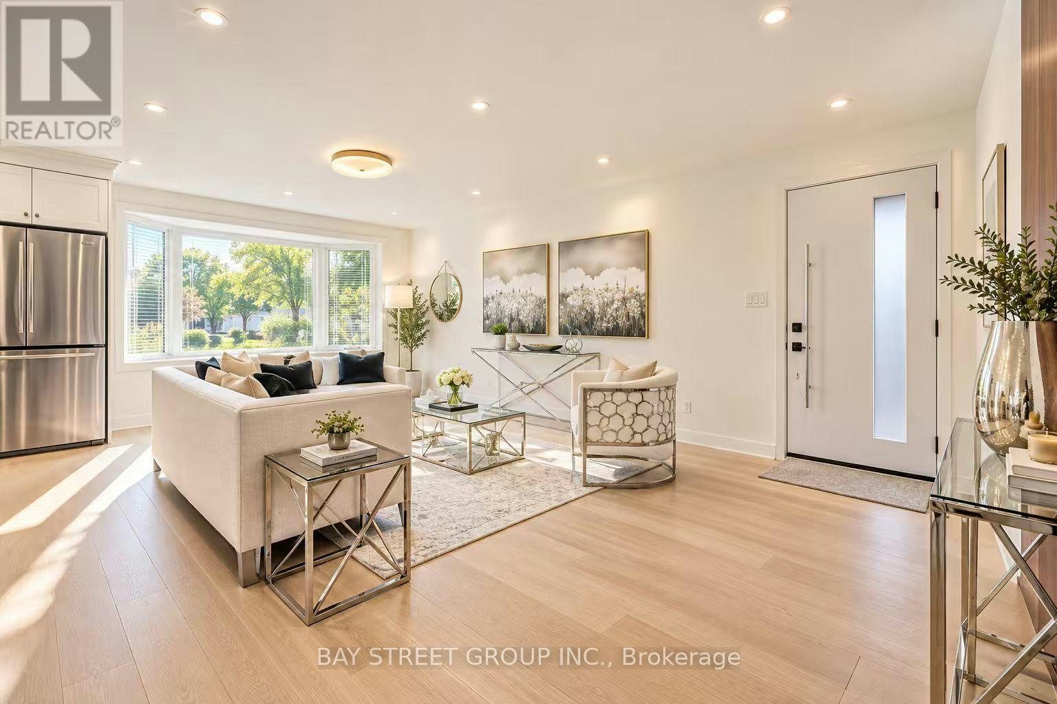 60 Warner Avenue, Toronto, ON, M4A 1Z4