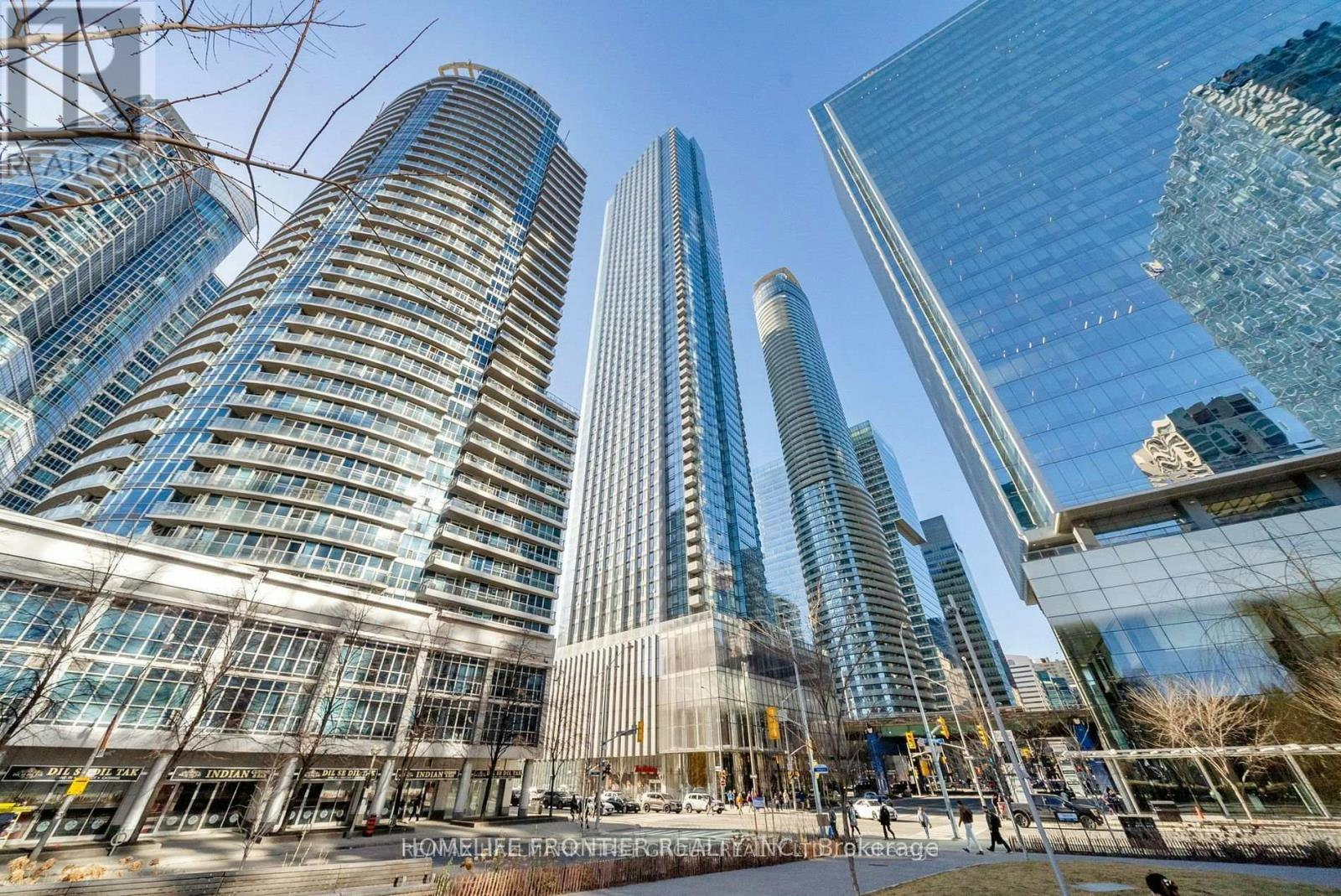 2711-10 York Street, Toronto, ON, M5J 0E1