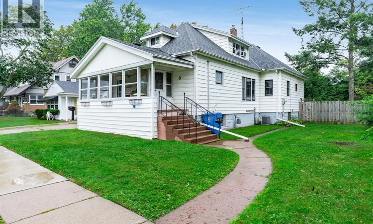 3 Selkirk Avenue