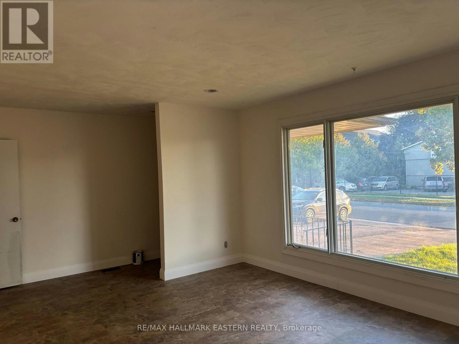 893 Ford Street, Peterborough, ON, K9J 5V2 - 2