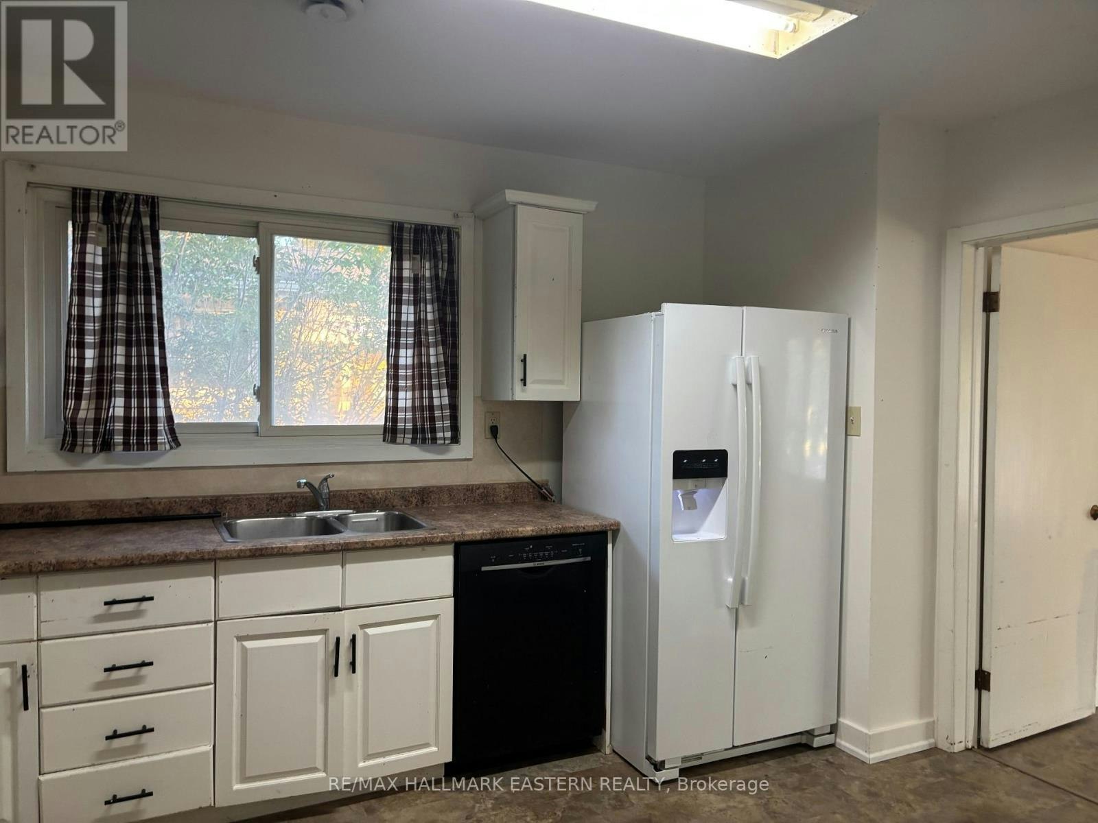 893 Ford Street, Peterborough, ON, K9J 5V2 - 4