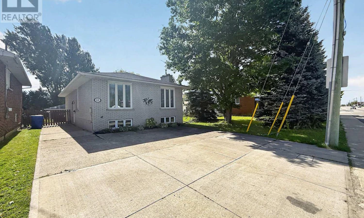 69 Jubilee Avenue W