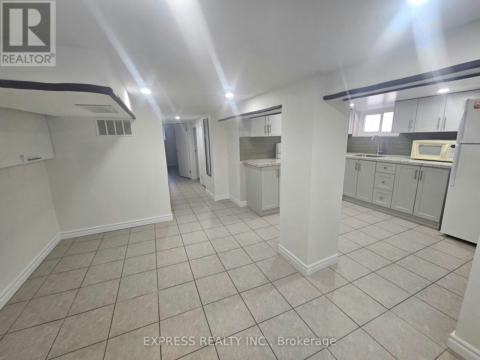 BSMT-392 Whitmore Avenue N, Toronto, ON, M6E 2N4 - 16
