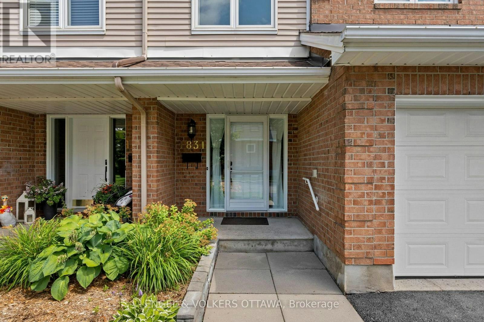 1831 Summerfields Crescent, Ottawa, ON, K1C 7B8 - 2