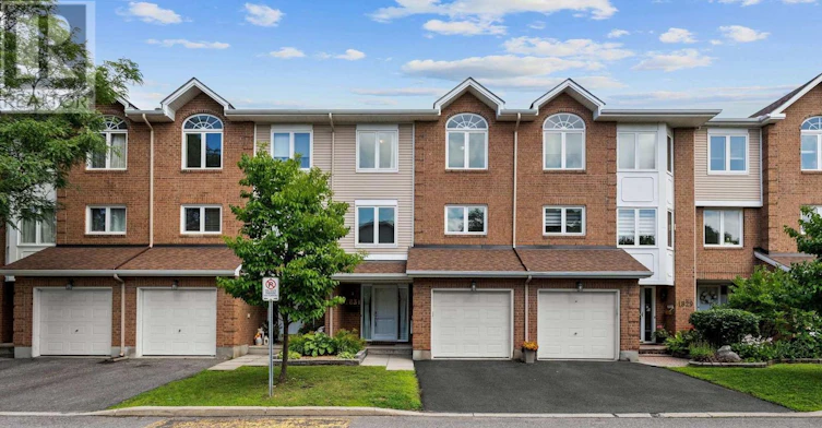1831 Summerfields Crescent, Ottawa, ON, K1C 7B8