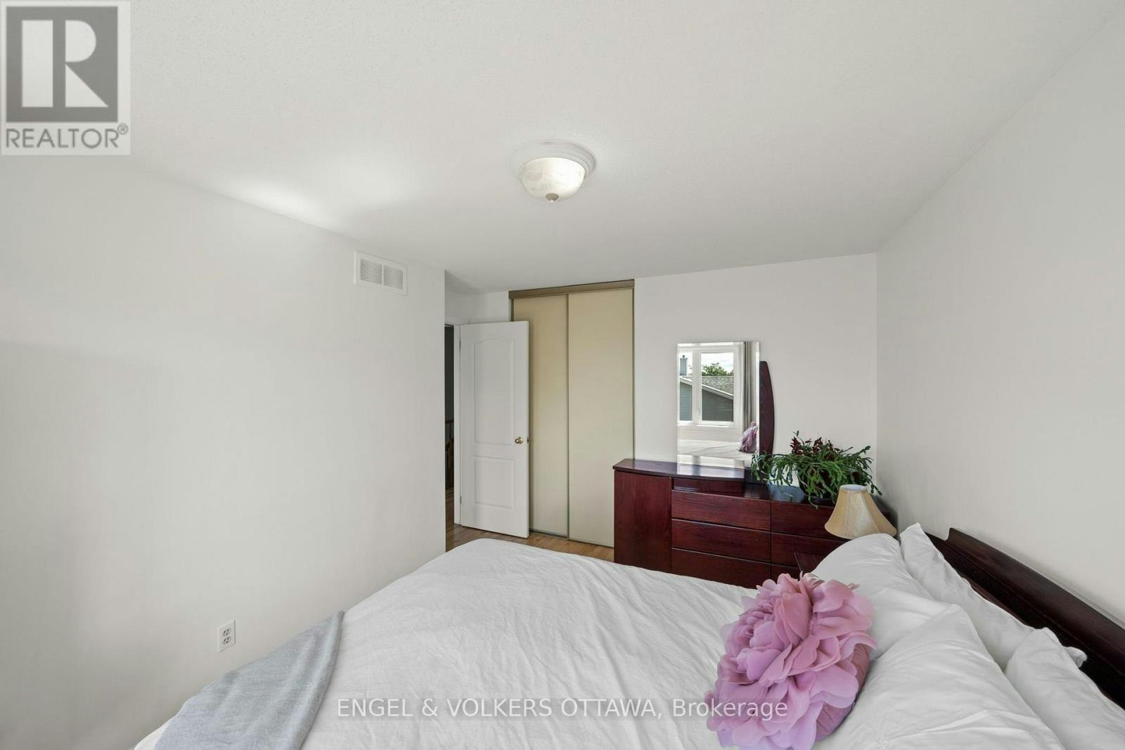 1831 Summerfields Crescent, Ottawa, ON, K1C 7B8 - 38