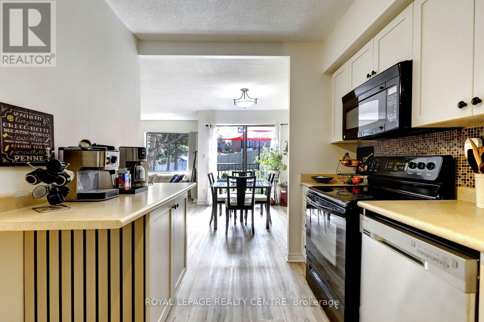 201-1000 Cedarglen Gate, Mississauga, ON, L5C 3Z5