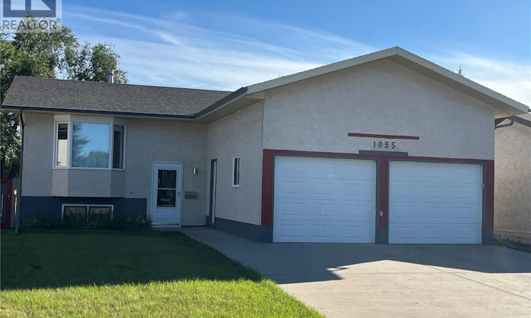 1055 Kenderdine Drive N