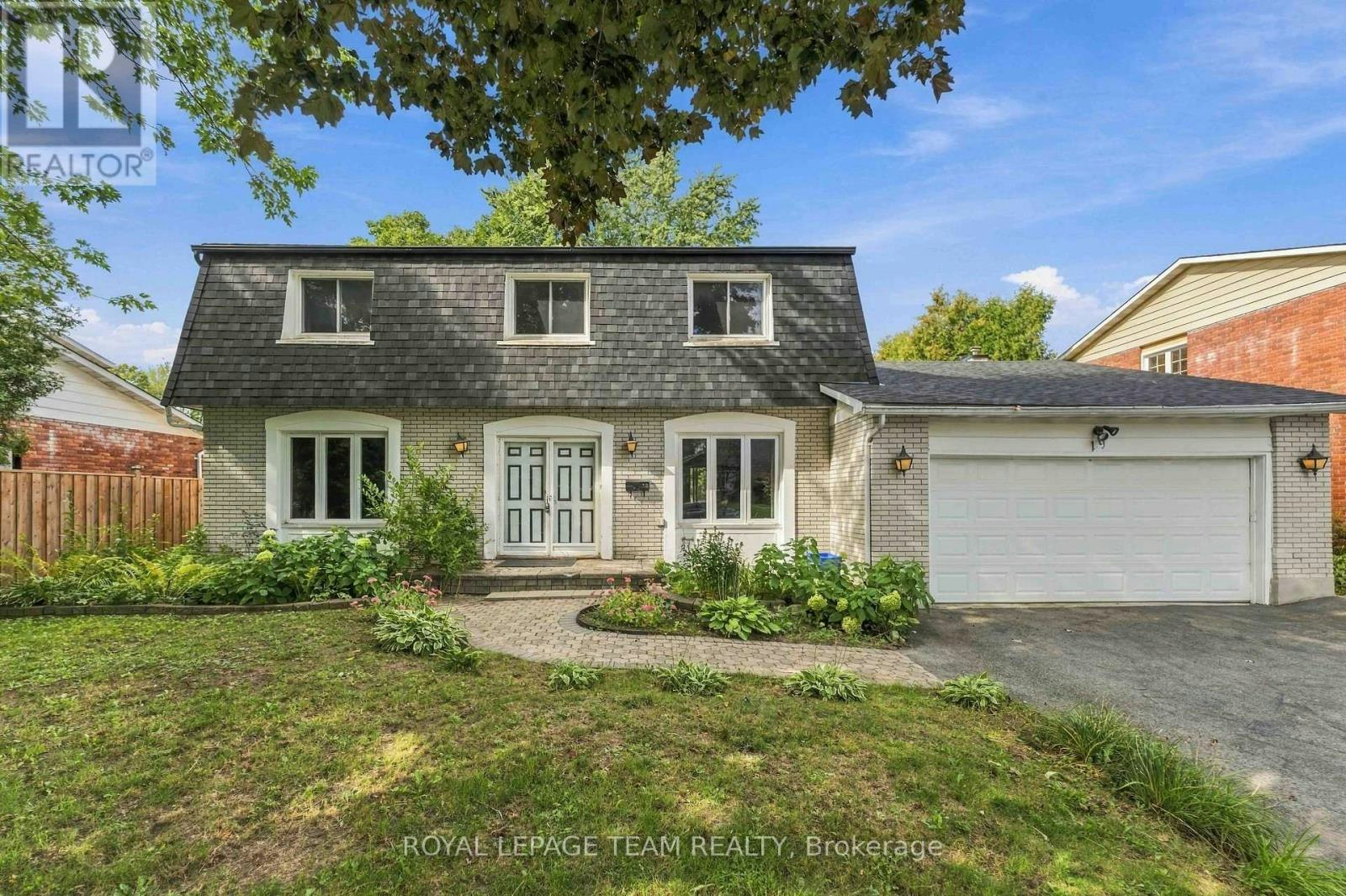19 Amberwood Crescent, Ottawa, ON, K2E 7B7