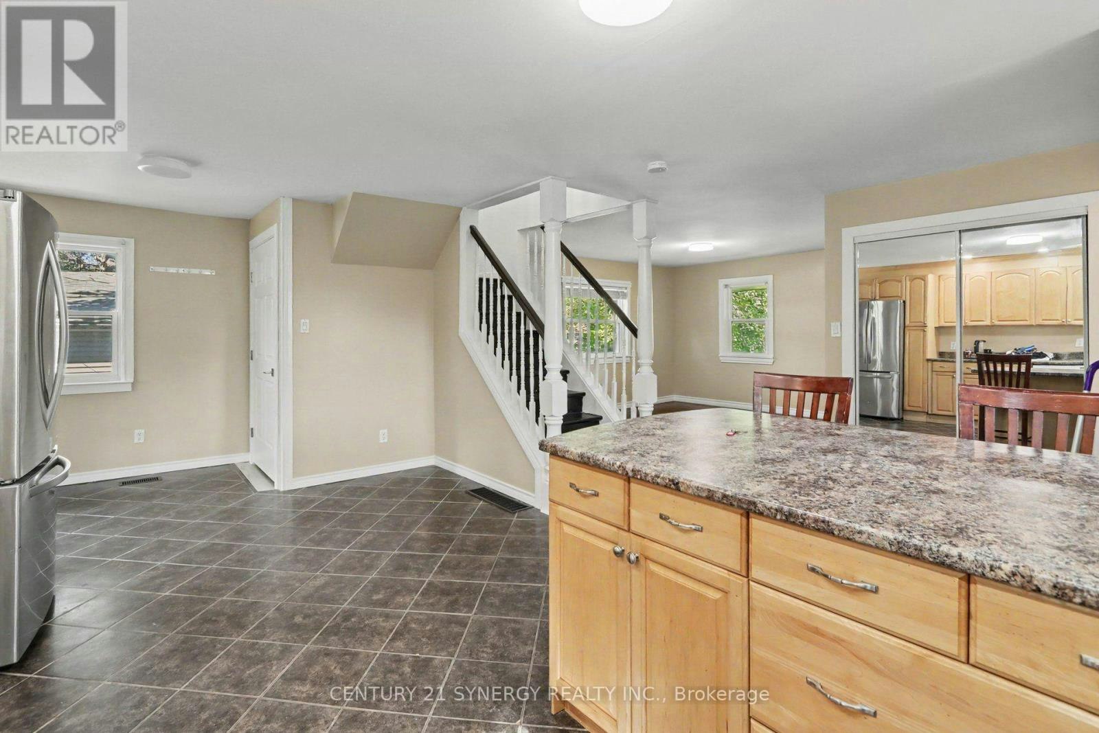 1221 Fairgreen Avenue, Ottawa, ON, K4B 1N2 - 5