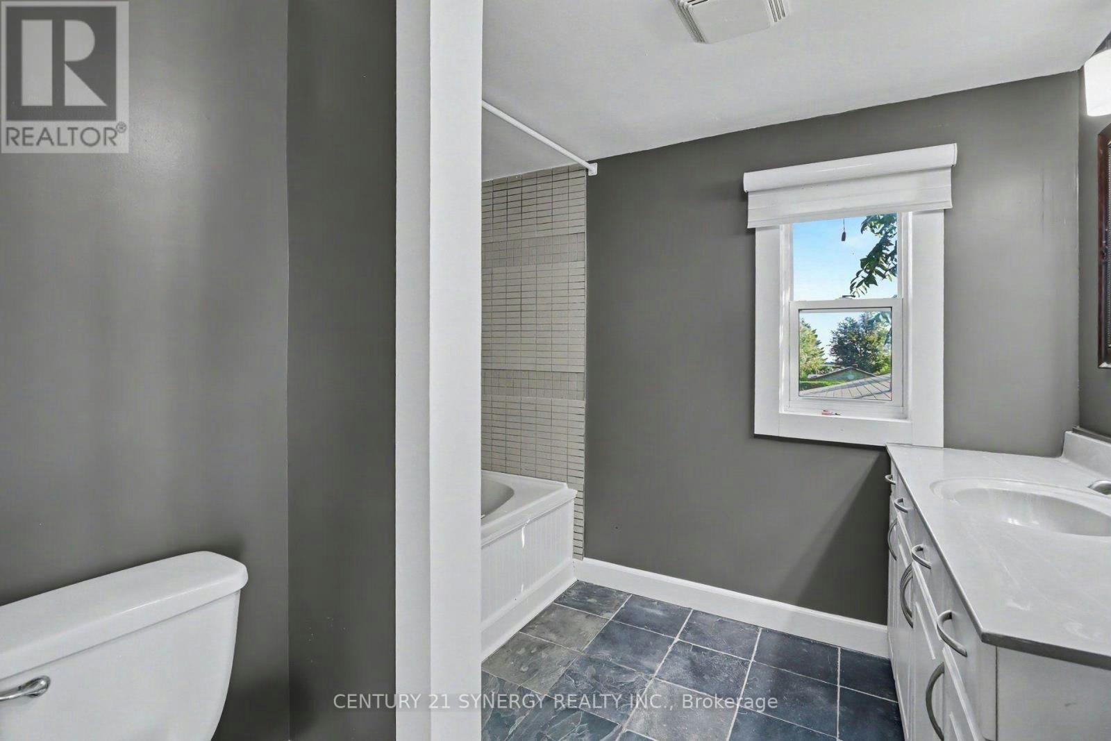 1221 Fairgreen Avenue, Ottawa, ON, K4B 1N2 - 16