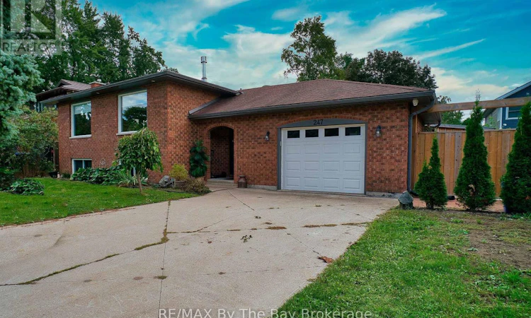 247 Simcoe Street
