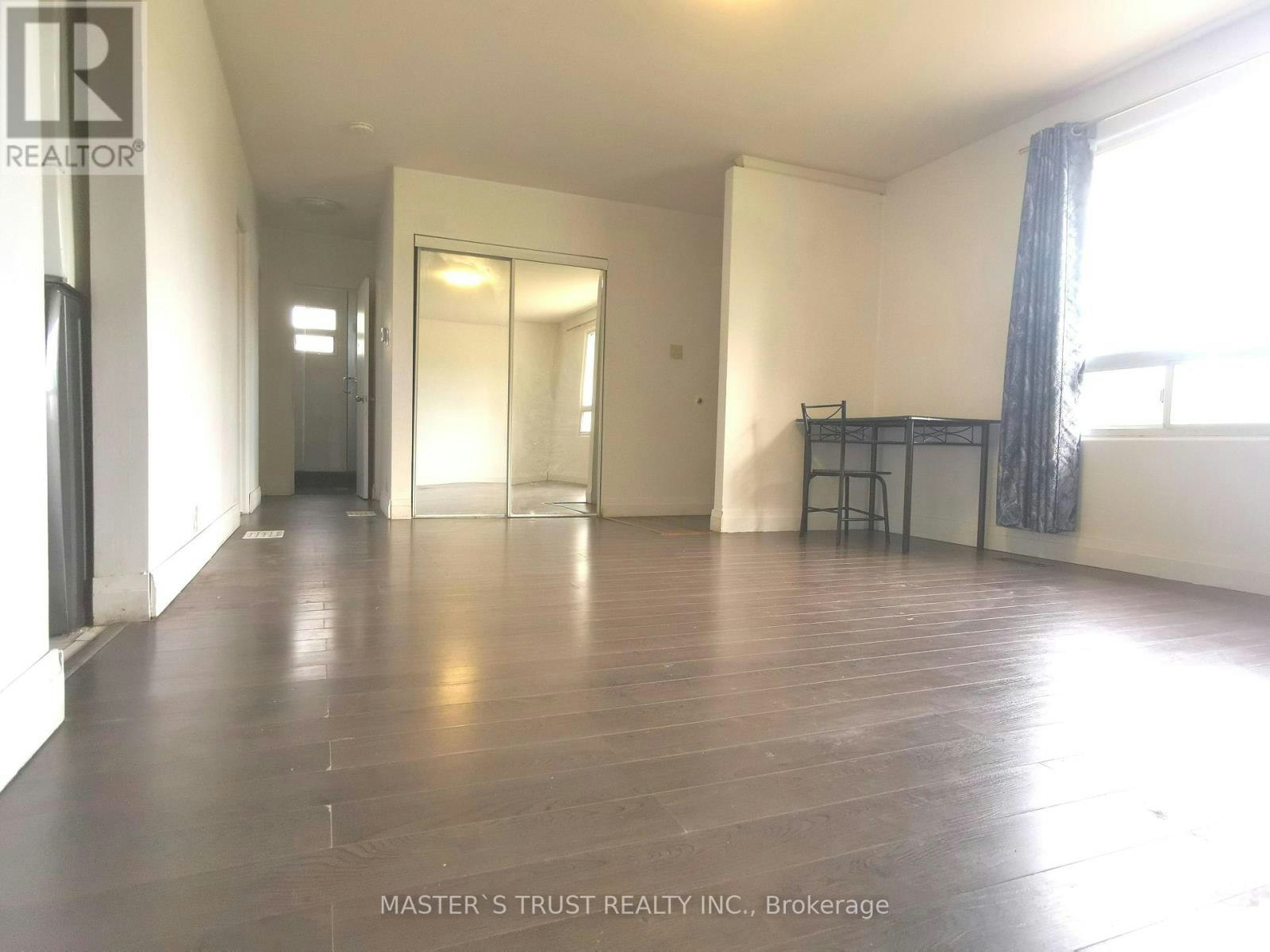 6 Cross Hill Road, Toronto, ON, M1T 3E4