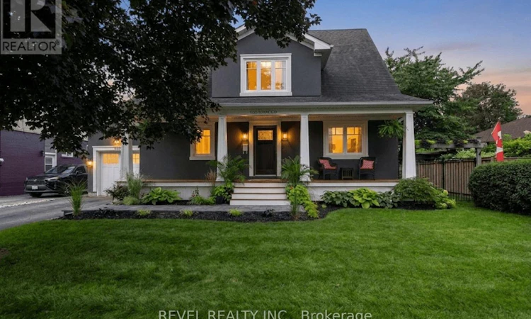 100 Robinwood Crescent