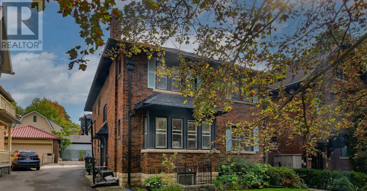 UPPER-11 Rose Park Crescent, Toronto, ON, M4T 1P8