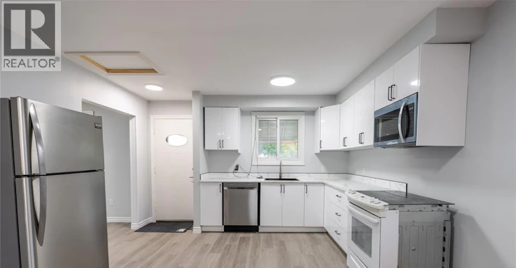 1104 Overlea Crescent, Sarnia, ON, N7S 4E7 - 4