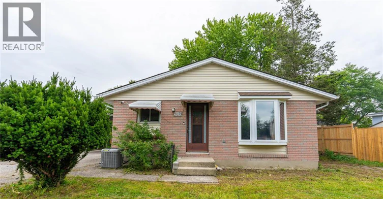 1104 Overlea Crescent, Sarnia, ON, N7S 4E7