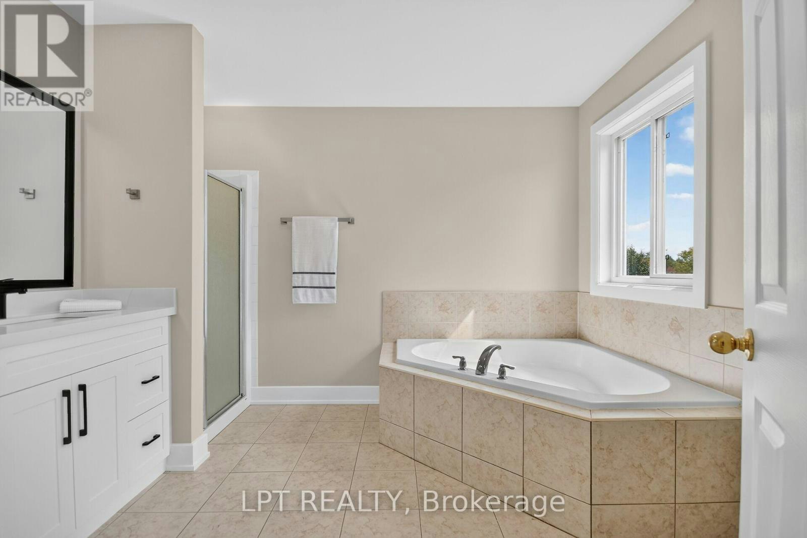 97 Black Bear Way, Ottawa, ON, K2S 2G6 - 8