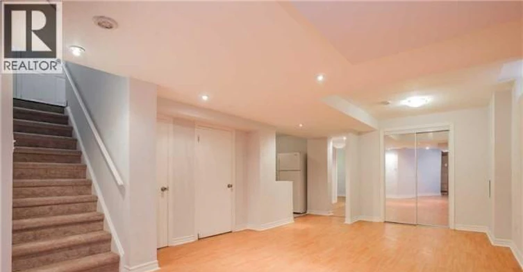 BSMT-460 Menczel Crescent, Newmarket, ON, L3X 2P6 - 2