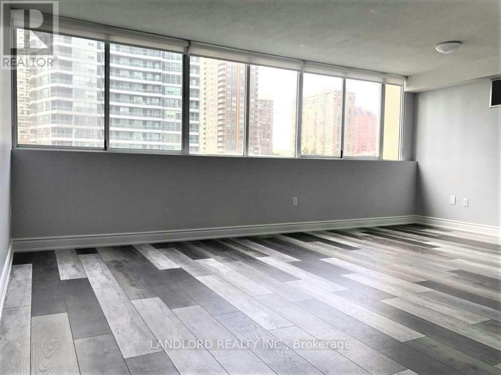 405-3590 Kaneff Crescent, Mississauga, ON, L5A 3X3 - 3