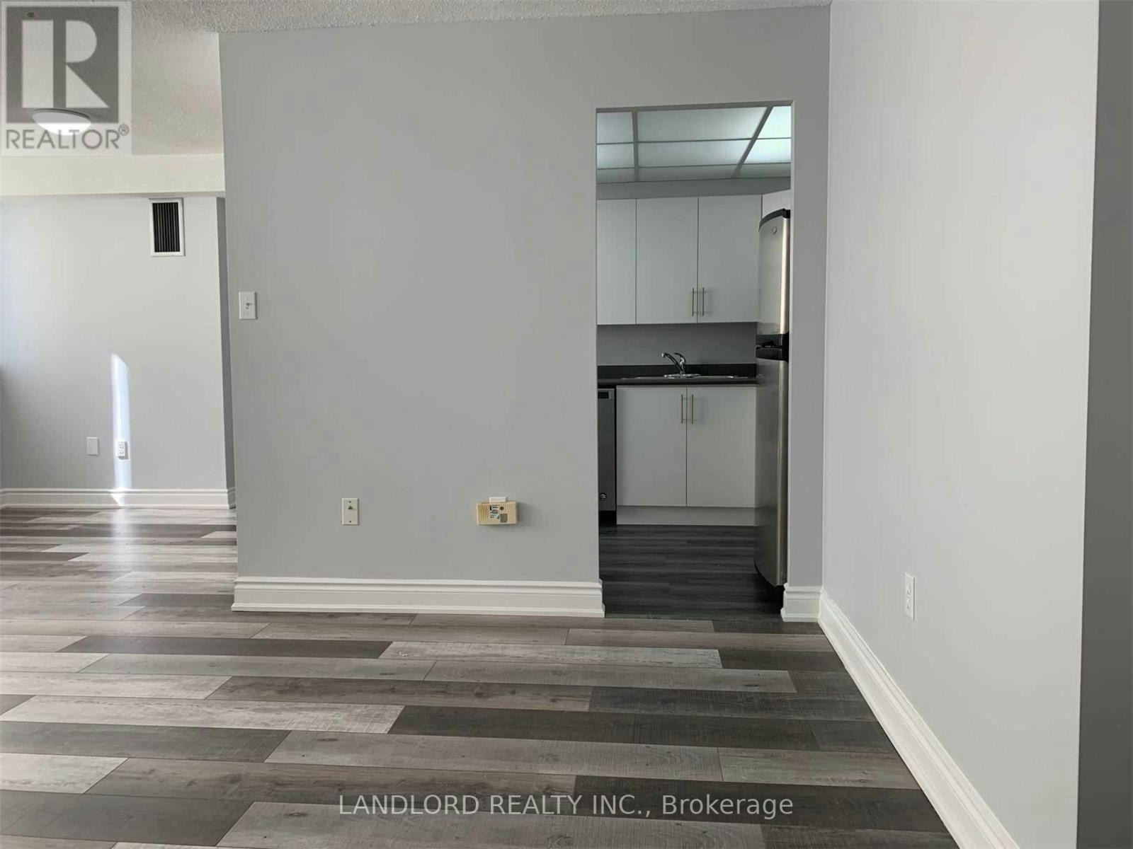 405-3590 Kaneff Crescent, Mississauga, ON, L5A 3X3 - 8