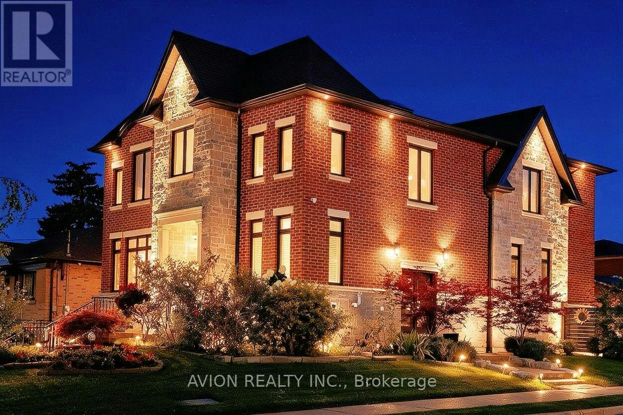 220 Falstaff Avenue, Toronto, ON, M6L 2E9