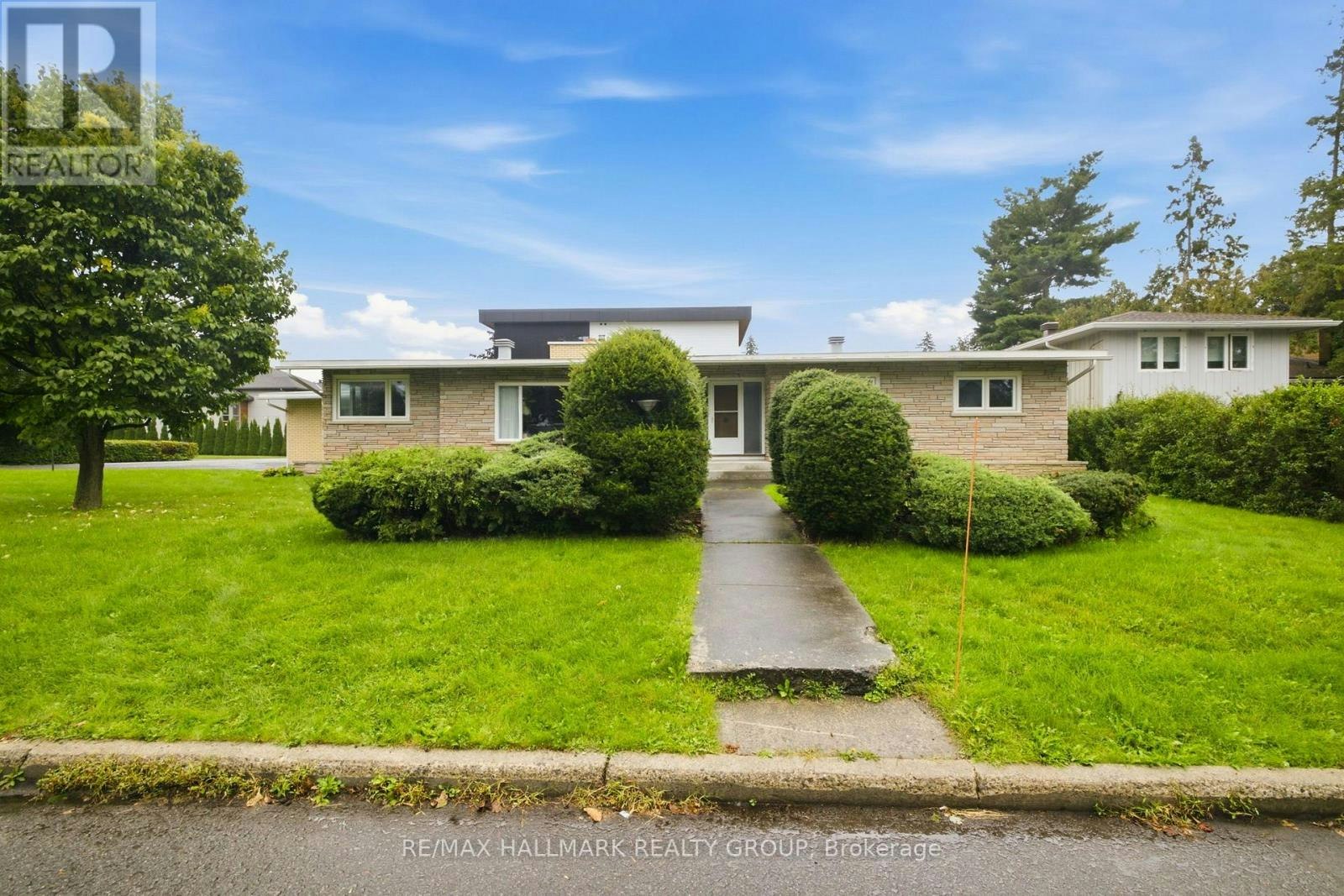 855 Mountainview Avenue, Ottawa, ON, K2B 5G1
