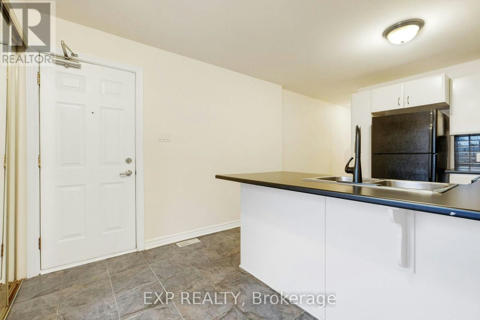 14-201 Paseo Private, Ottawa, ON, K2G 4N7 - 4