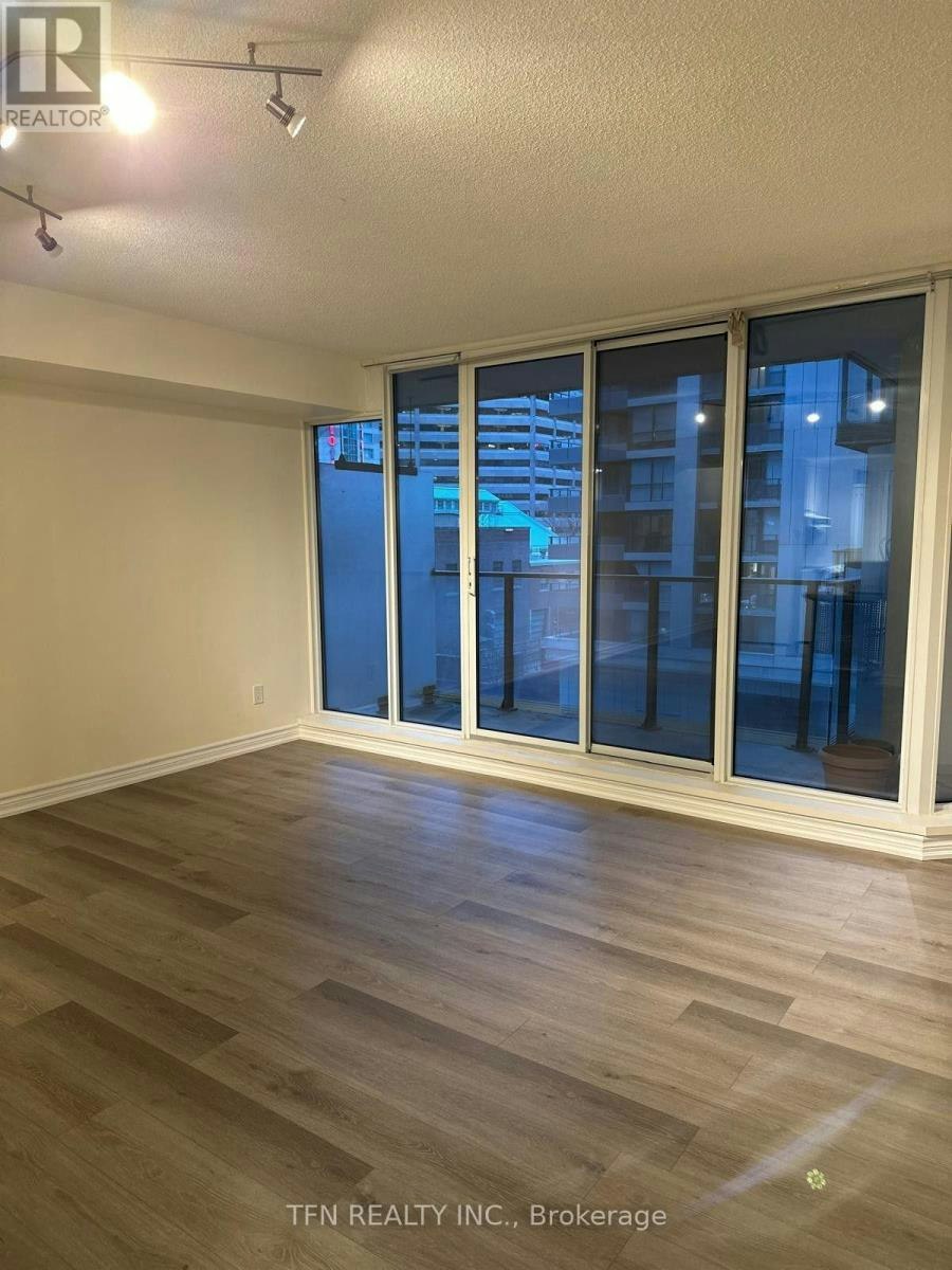 636-111 Elizabeth Street, Toronto, ON, M5G 1P7 - 7