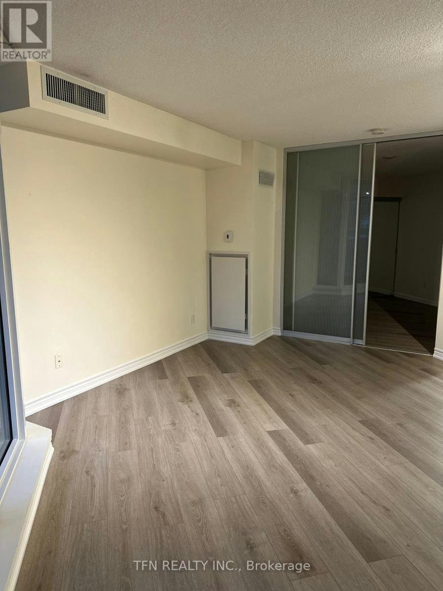 636-111 Elizabeth Street, Toronto, ON, M5G 1P7 - 3