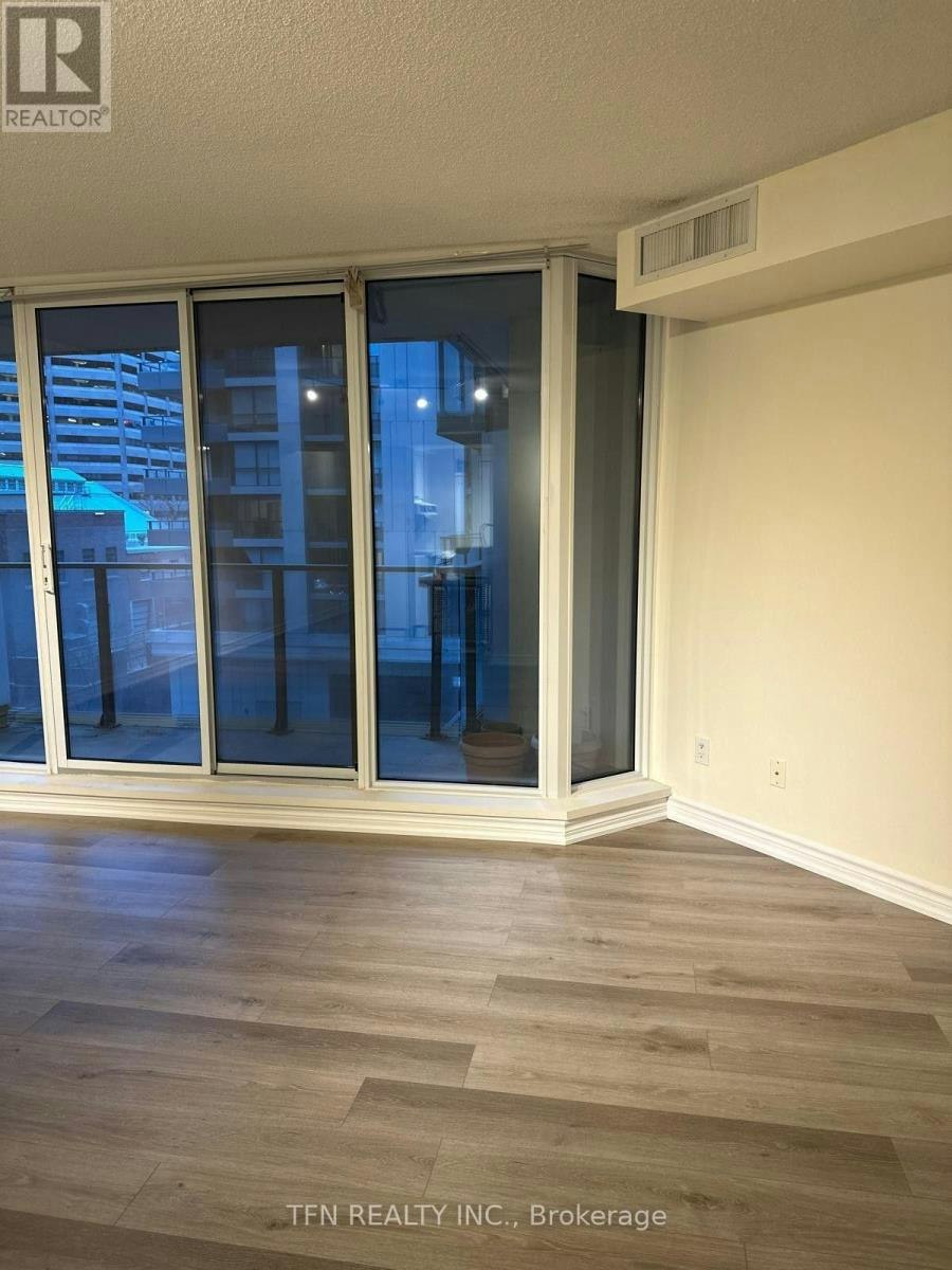 636-111 Elizabeth Street, Toronto, ON, M5G 1P7 - 9