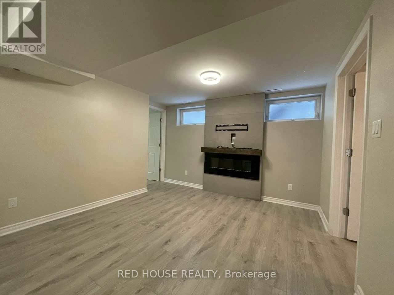 LOWER-69 Simpson Road, Newmarket, ON, L3Y 5E5 - 4