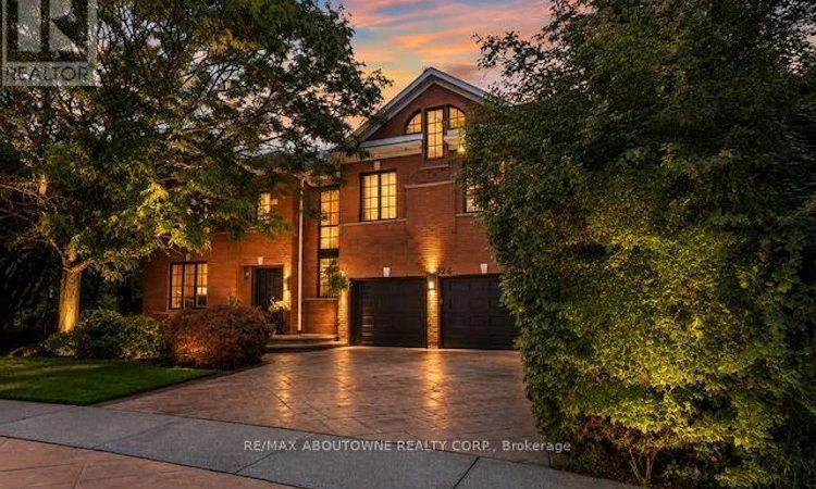 324 Oakridge Court