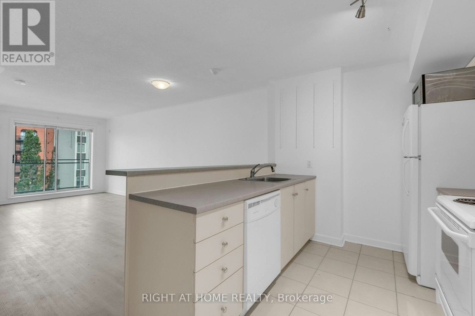 708-138 Somerset Street W, Ottawa, ON, K2P 0A3 - 10