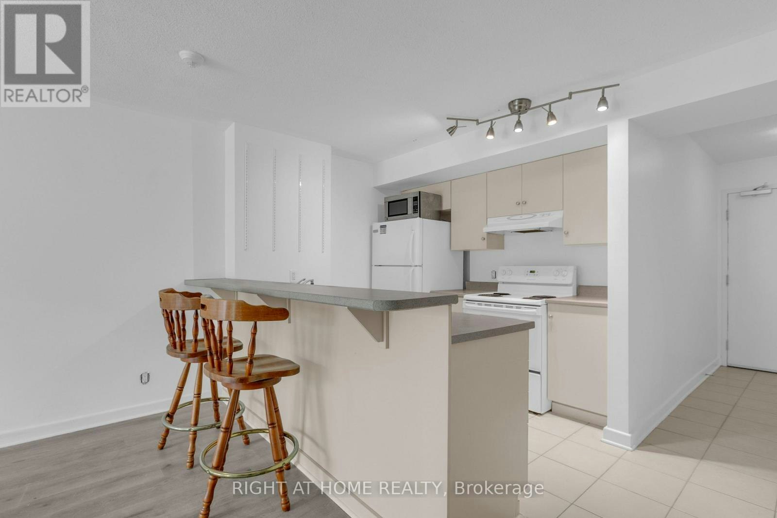 708-138 Somerset Street W, Ottawa, ON, K2P 0A3 - 8