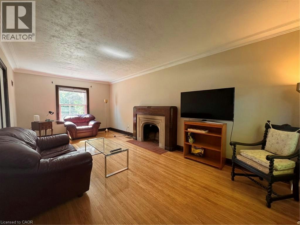 225 Bridgeport Road E, Waterloo, ON, N2J 2K7 - 2