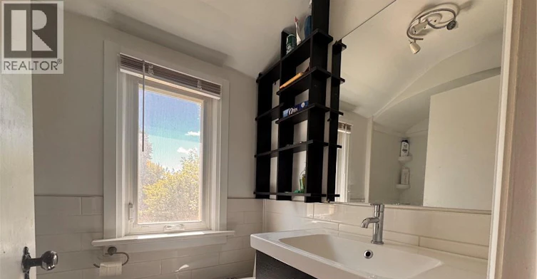 225 Bridgeport Road E, Waterloo, ON, N2J 2K7 - 11