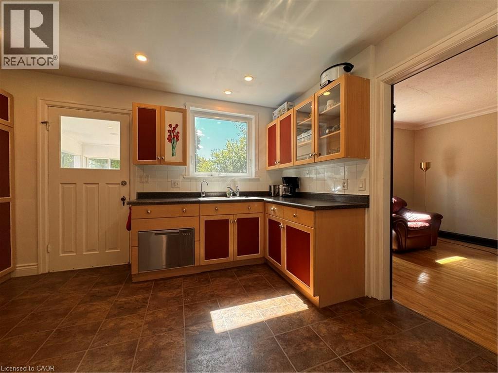 225 Bridgeport Road E, Waterloo, ON, N2J 2K7 - 20