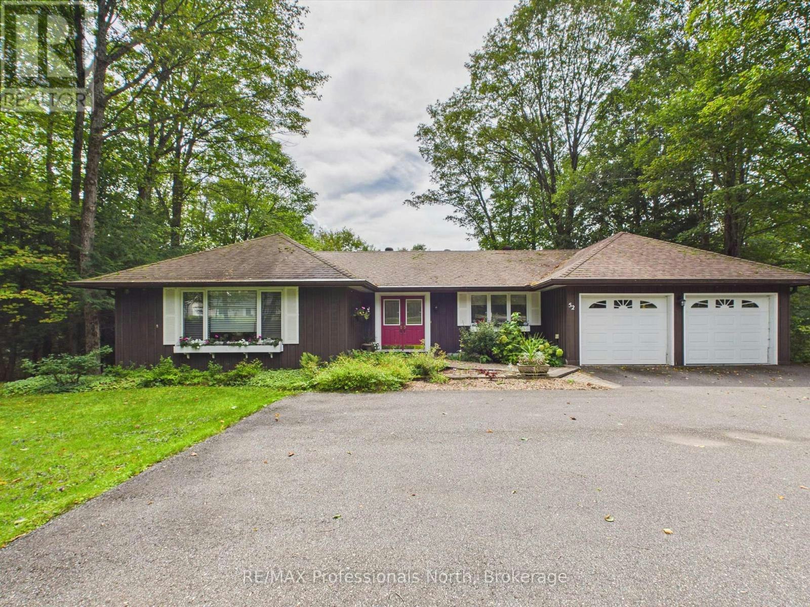 52 Golf Course Road, Bracebridge, ON, P1L 1M7