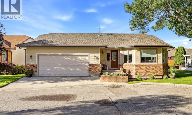 18 Greencrest Bay