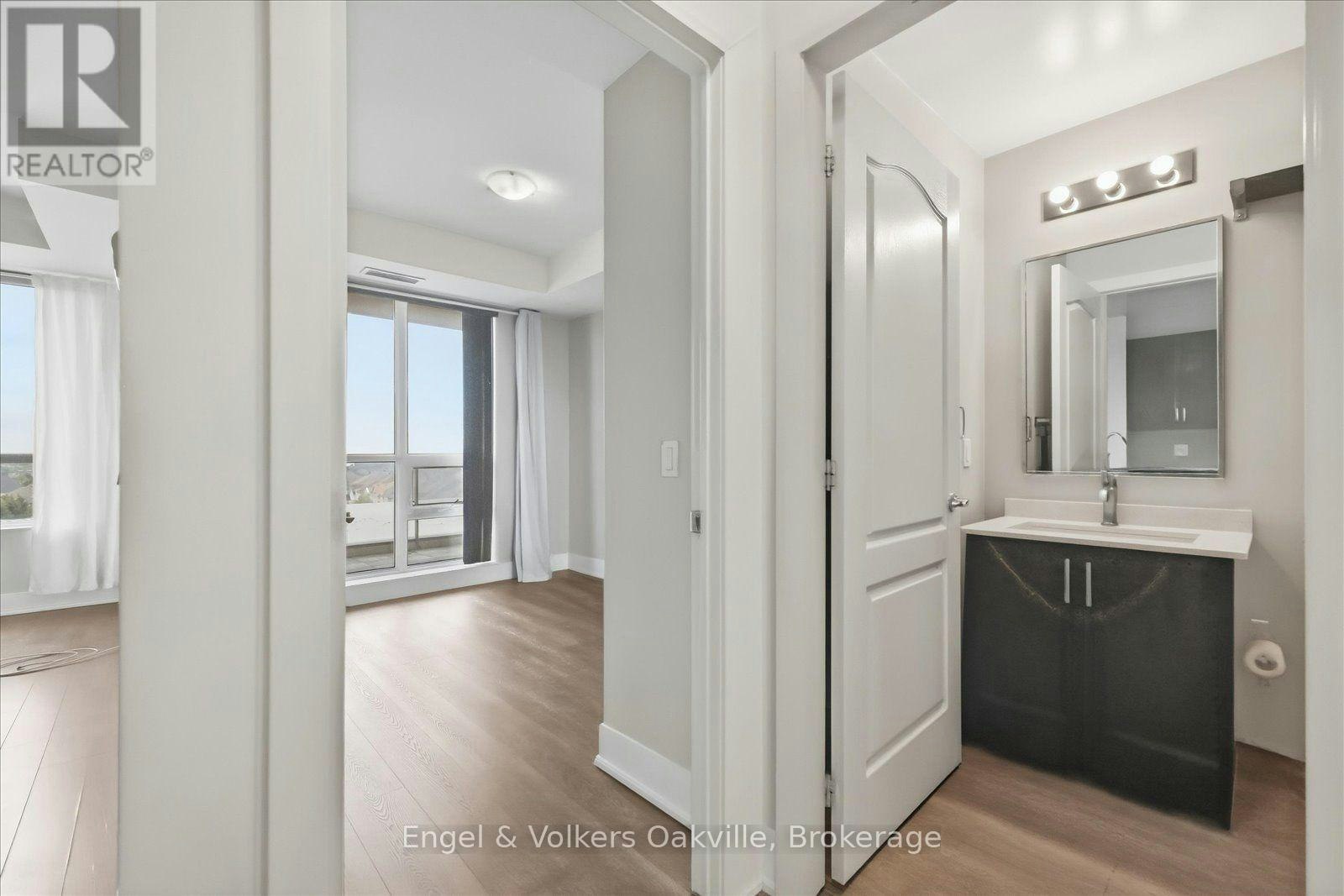611-2470 Prince Michael Drive, Oakville, ON, L6H 0G9 - 11
