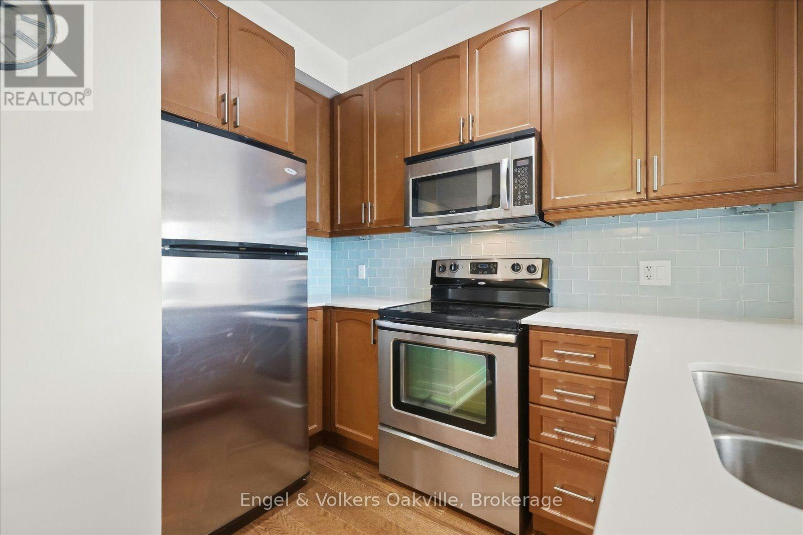 611-2470 Prince Michael Drive, Oakville, ON, L6H 0G9 - 6