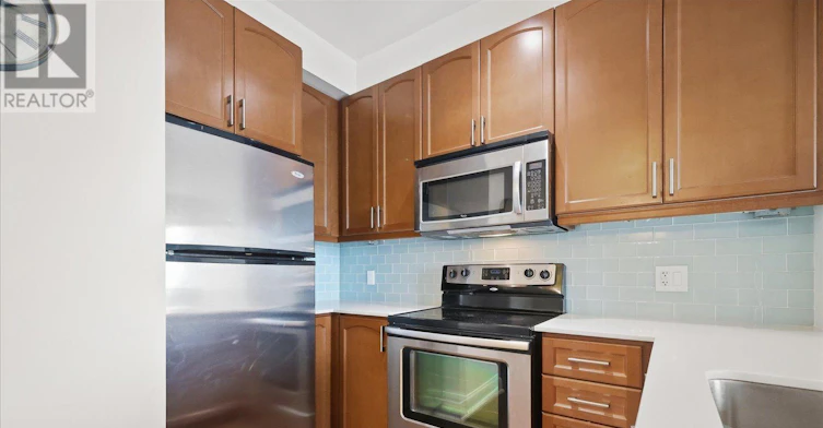 611-2470 Prince Michael Drive, Oakville, ON, L6H 0G9 - 6