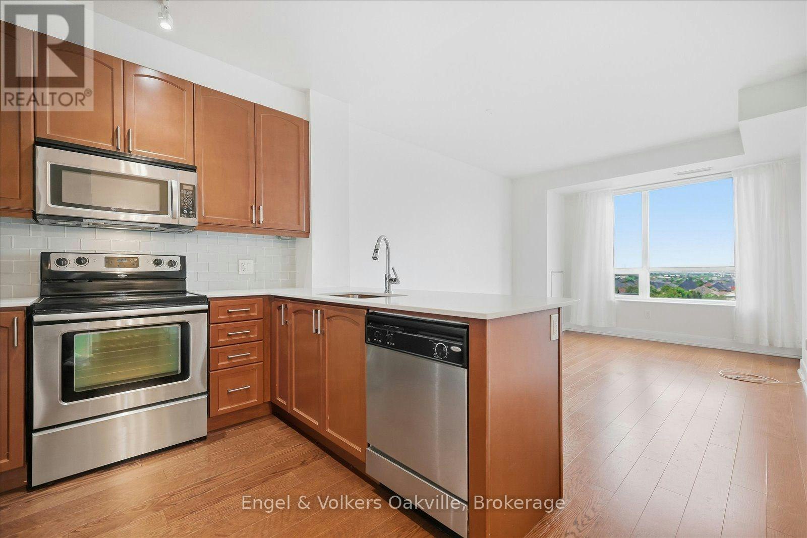 611-2470 Prince Michael Drive, Oakville, ON, L6H 0G9 - 5