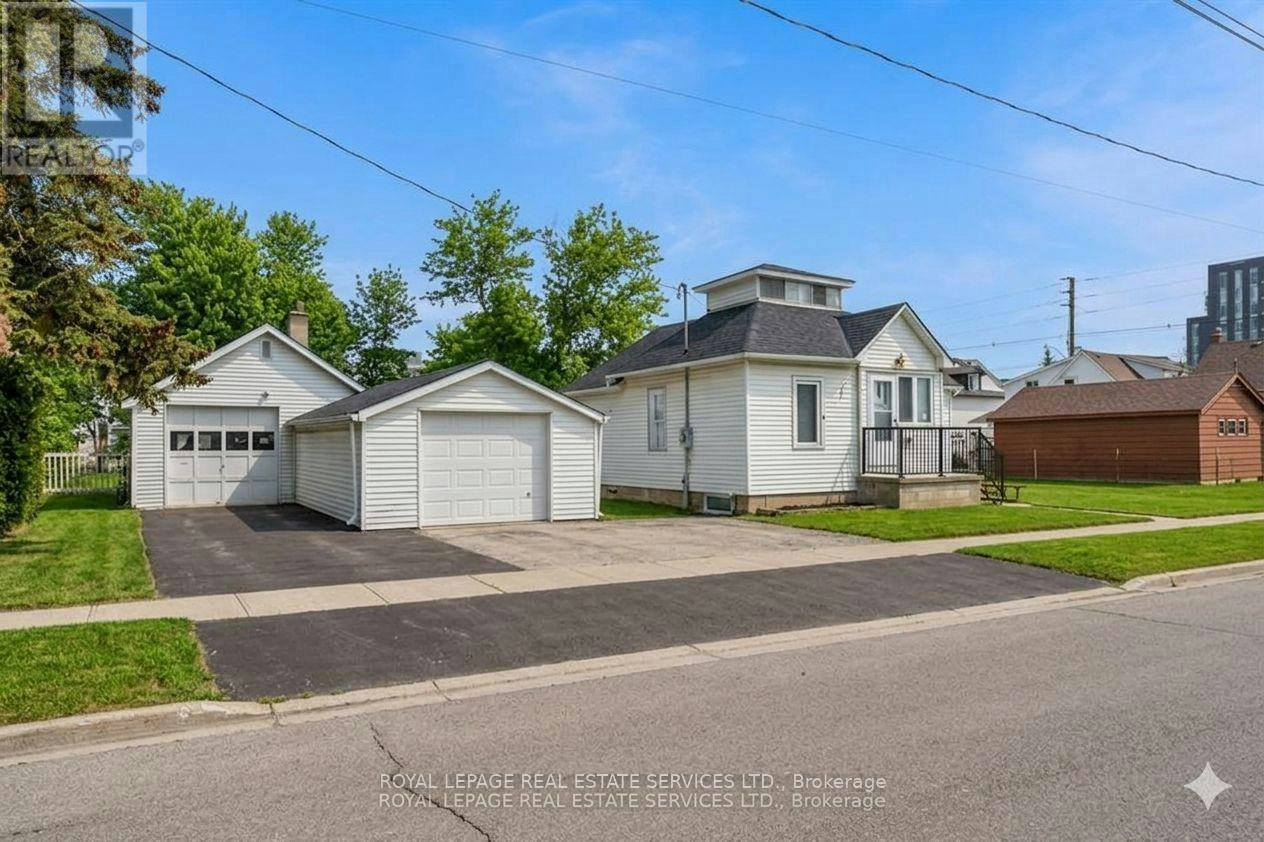 2386 Sovereign Street, Oakville, ON, L6L 1L8