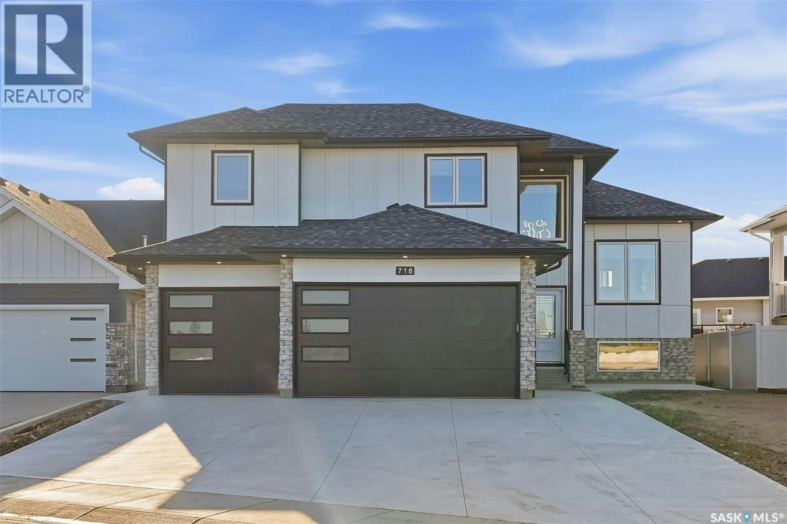 718 Weir Crescent, Warman, SK, S0K 4S4