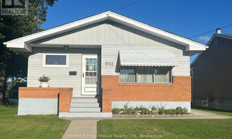 942 Crowe Avenue